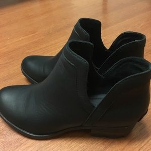 NEW Sorel Lolla Cutout Bootie